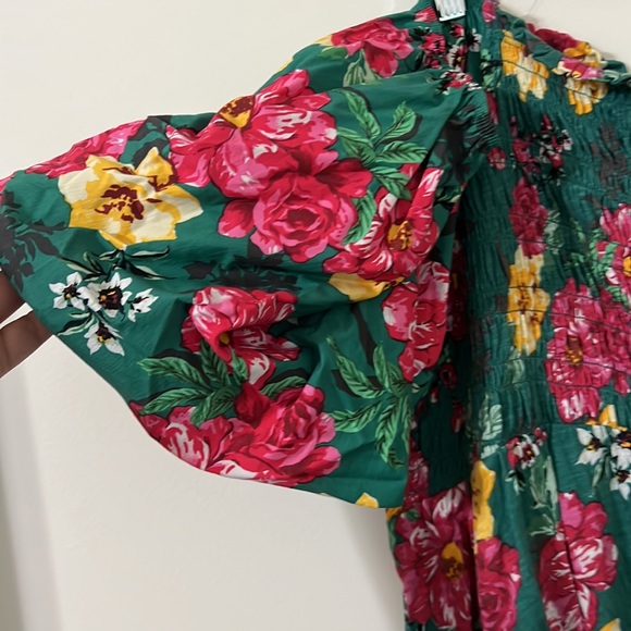 NWT Torrid Green Floral Smocked Poplin Babydoll Puff Sleeve Blouse Size 5 (28) - Picture 3 of 8